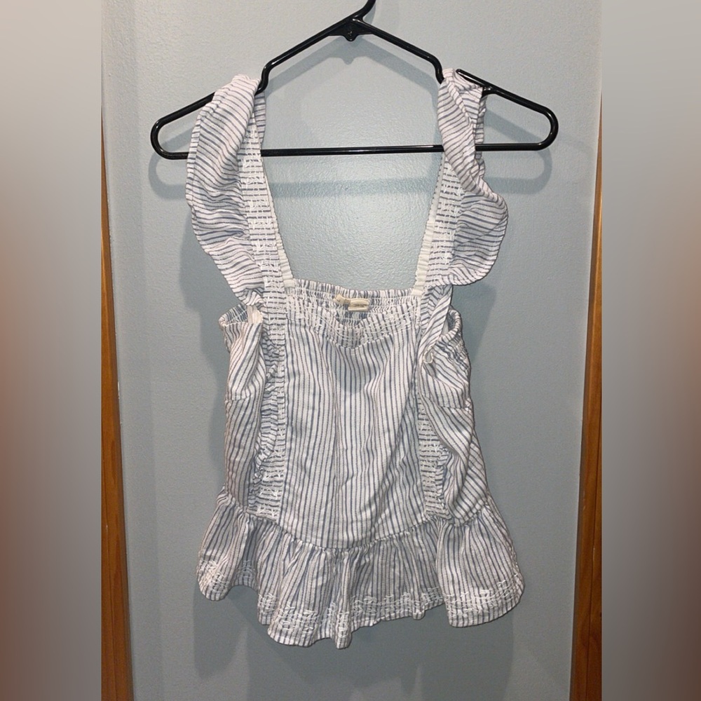 Size M blue and white top